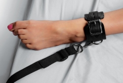 Bondage Bett Fessel-Set Kunstleder Deluxe