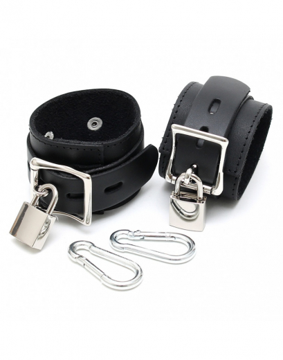 Wrist Restraints w. Locks & Snap Hooks Basic Leather
