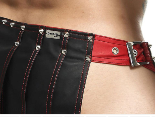 MOB Herrenrock Dngeon Roman Skirt schwarz-rot aus Kunstleder m. Dreieck-Design & Spitznieten im Römer-Stil kaufen