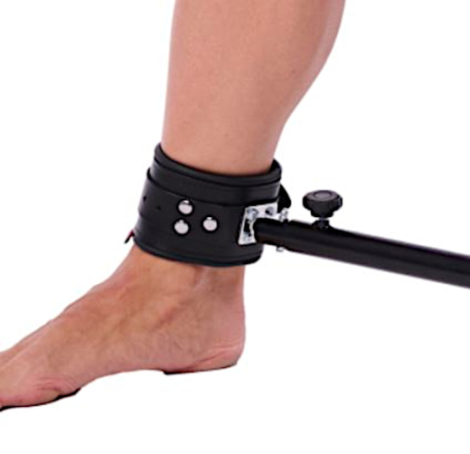 Barre décartement réglable avec menottes en cuir rembourrées 65-120cm Barre en acier noir réglable de THE RED acheter