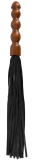 Flogger en cuir avec poignée en bois ondulée