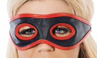 Maschera per gli occhi in pelle nera-rossa con chiusura a fibbia