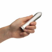 Acheter le mini-vibromasseur Doxy rechargeable en aluminium argenté 12cm petit paquet de force maniable 7 modes de vibration puissants