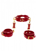 Collare con anelli a D e manette in similpelle rosso-oro largo 3 cm regolabile con fibbia in materiale morbido.